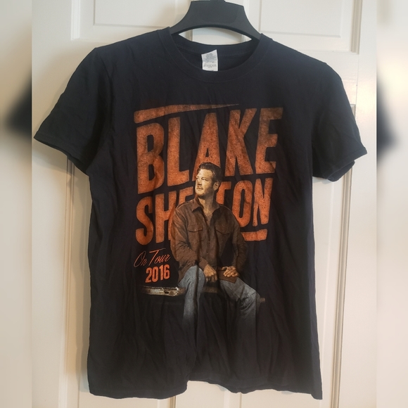 2016 BLAKE SHELTON "On Tour" Concert T-Shirt M - Picture 1 of 7